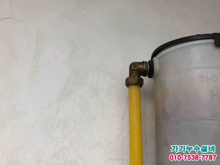 고객님 댁 상부 물탱크와 연결된 배관