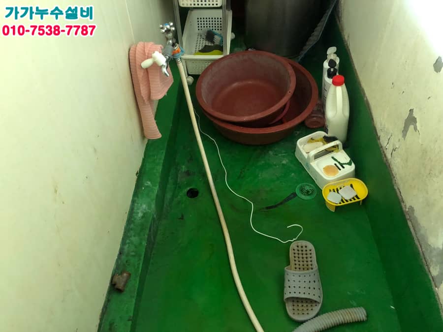 배수구 상태 확인 및 주변 정리 모습