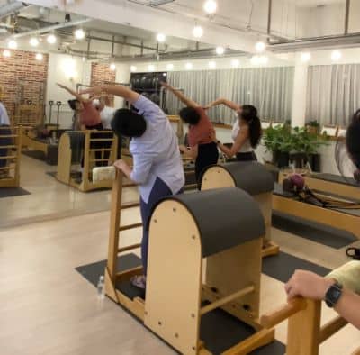 바렐 기구를 활용한 체형 교정 스트레칭