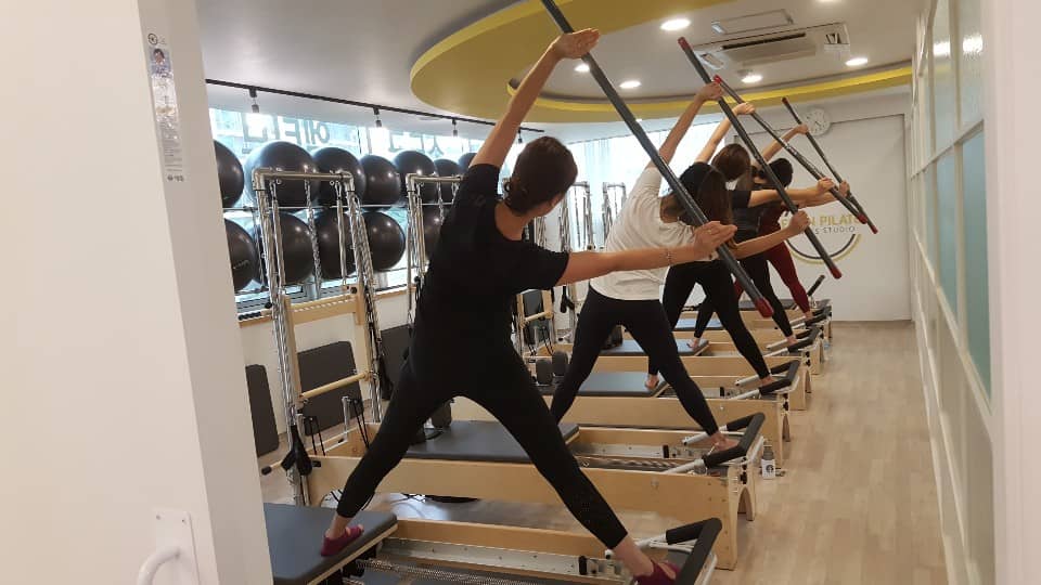 리포머와 바를 활용한 자세정렬 수업