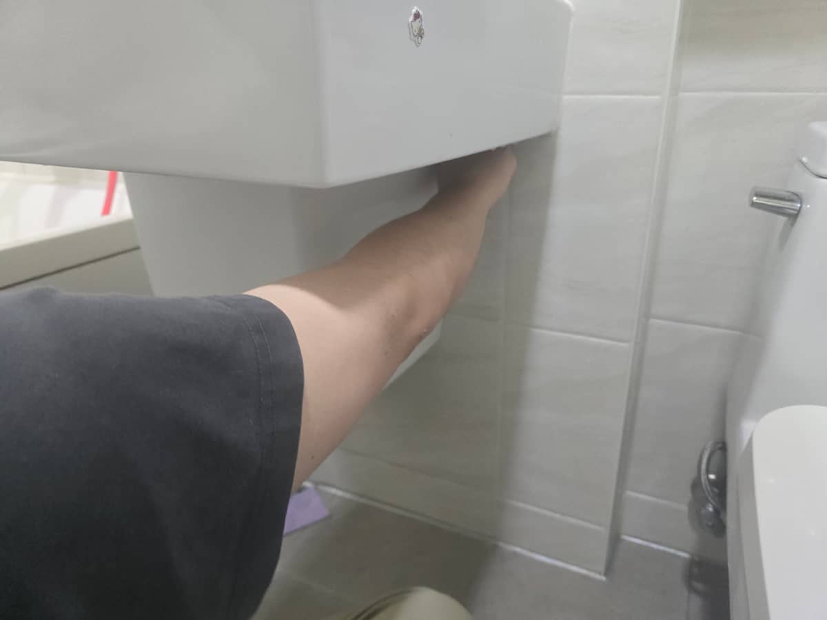 세면대 하단 작업 공간 상태 확인