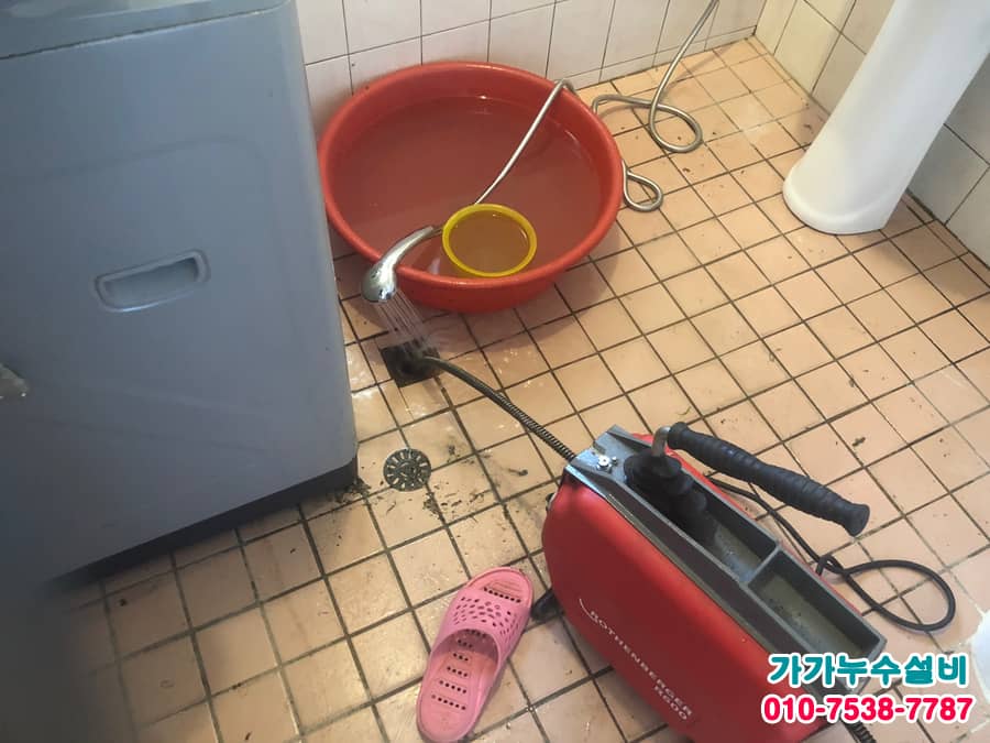 욕실 배수구 전동 스프링 장비 작업