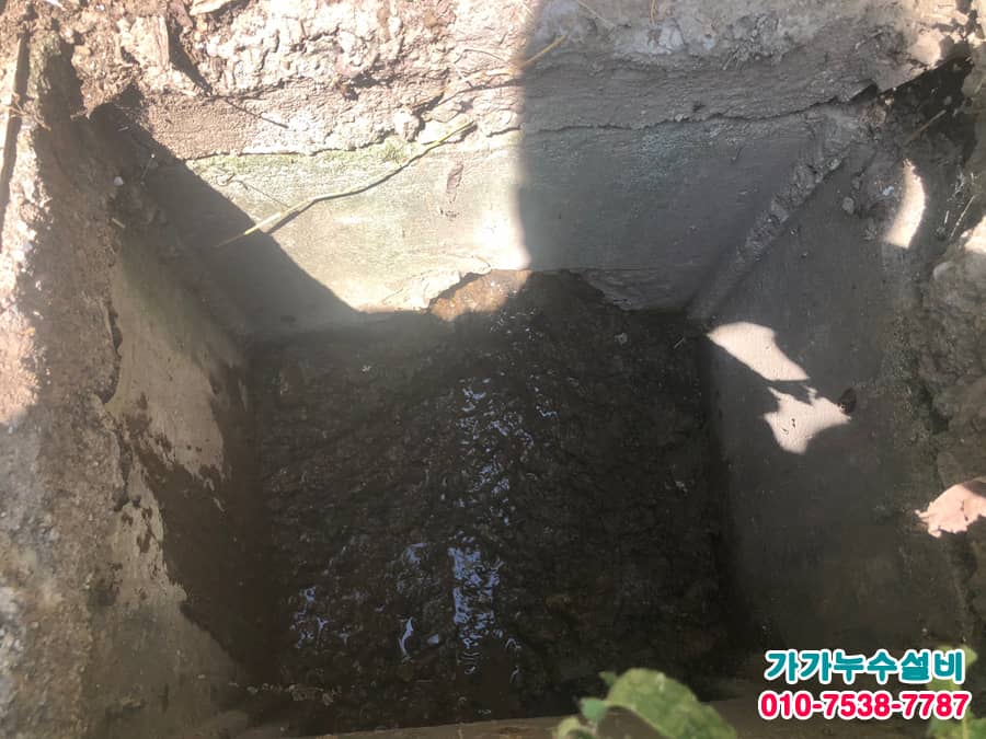 외부 맨홀 배관 내부 상태 점검